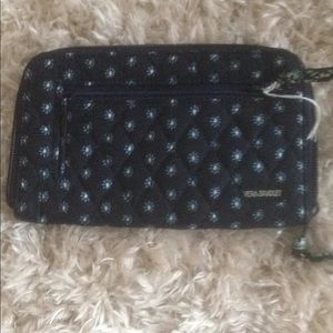 Vera Bradley zipped wallet. NWOT.